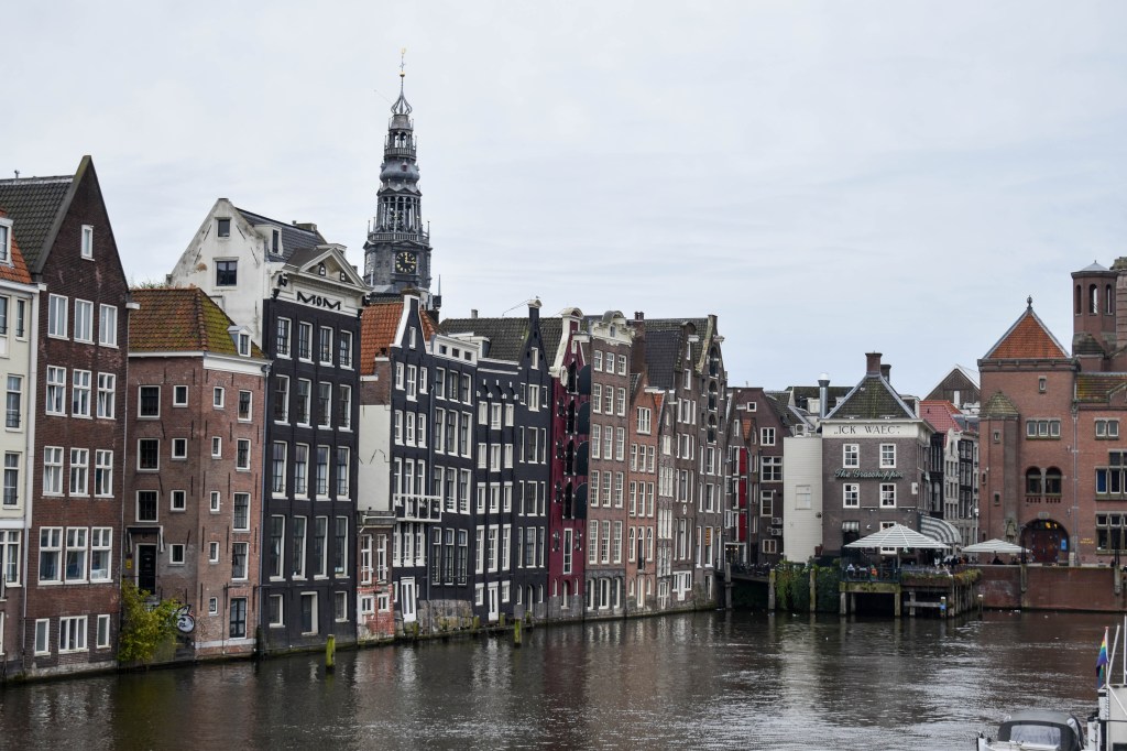 maisons au style flamand d'Amsterdam sur Nieuwezijds Voorburgwal