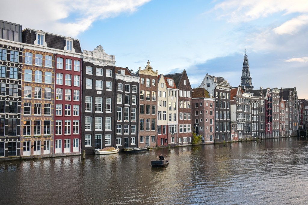 Maisons au bord de l'eau à Amsterdam