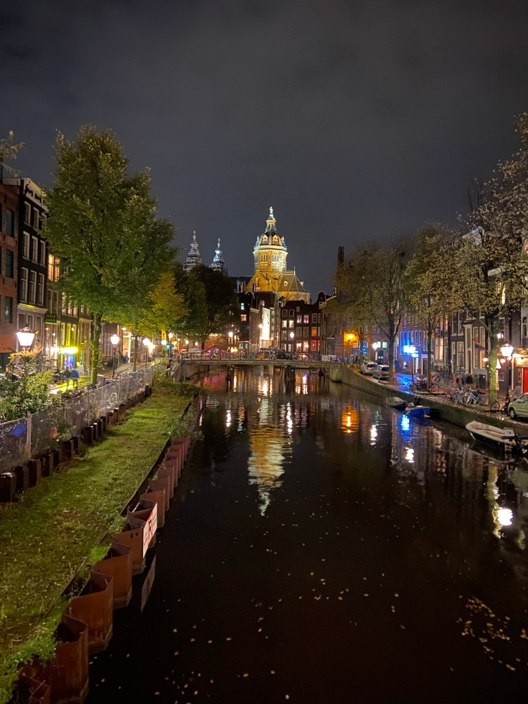 Quartier rouge d'amsterdam de nuit