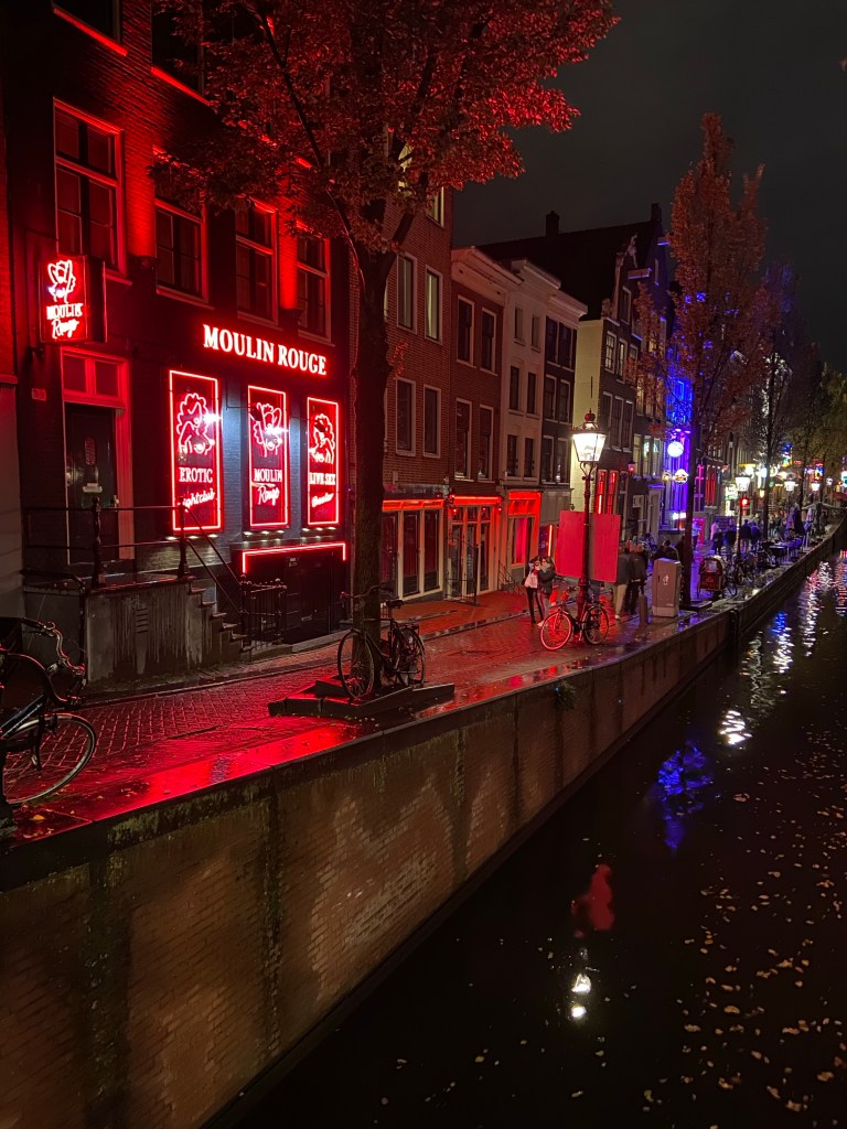 Quartier rouge d'amsterdam de nuit
