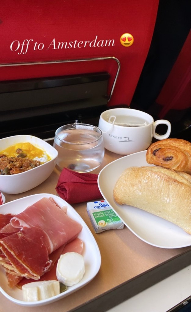 Petit déjeuner dans le thalys eurostar
