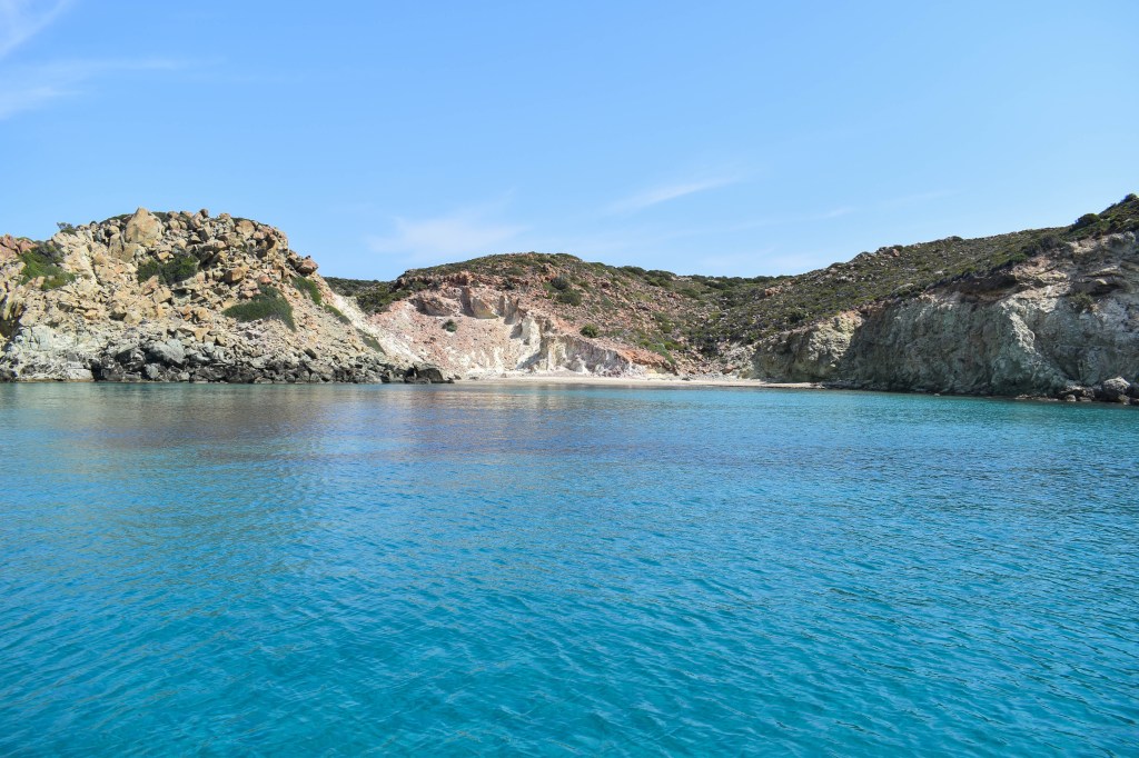 croisière en voilier sur l'île de Milos