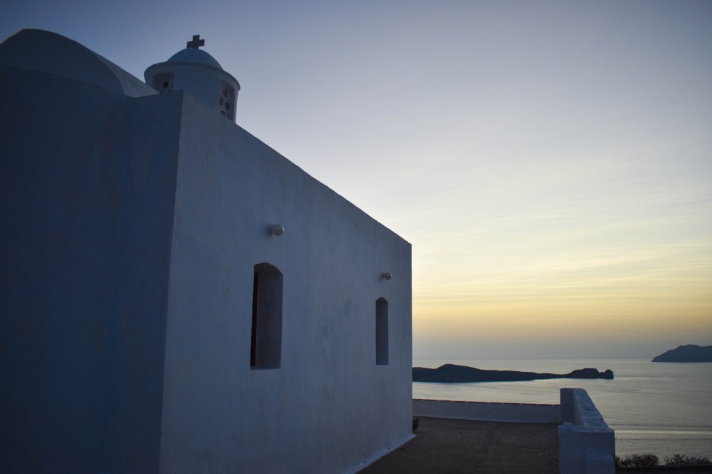 Coucher du soleil à Plaka à Milos