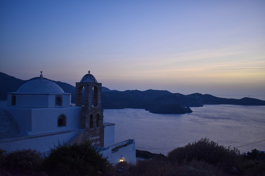 Coucher du soleil à Plaka à Milos