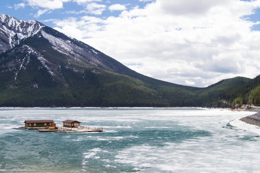 Lac Minnewanka qui dégèle