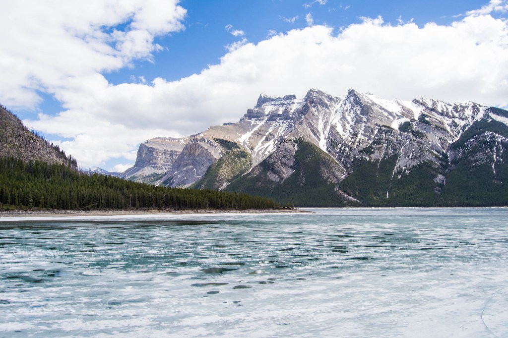 Lac Minnewanka qui dégèle