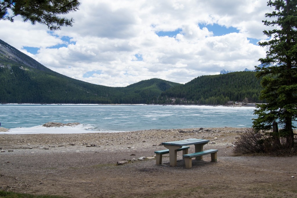 Lac Minnewanka qui dégèle