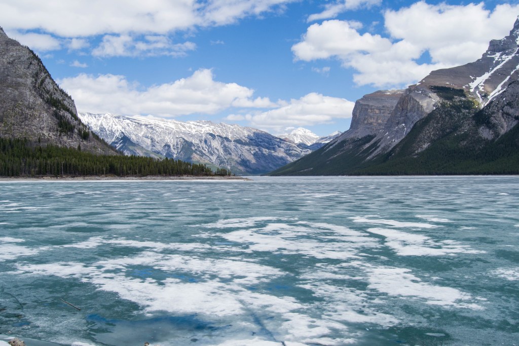 Lac Minnewanka qui dégèle