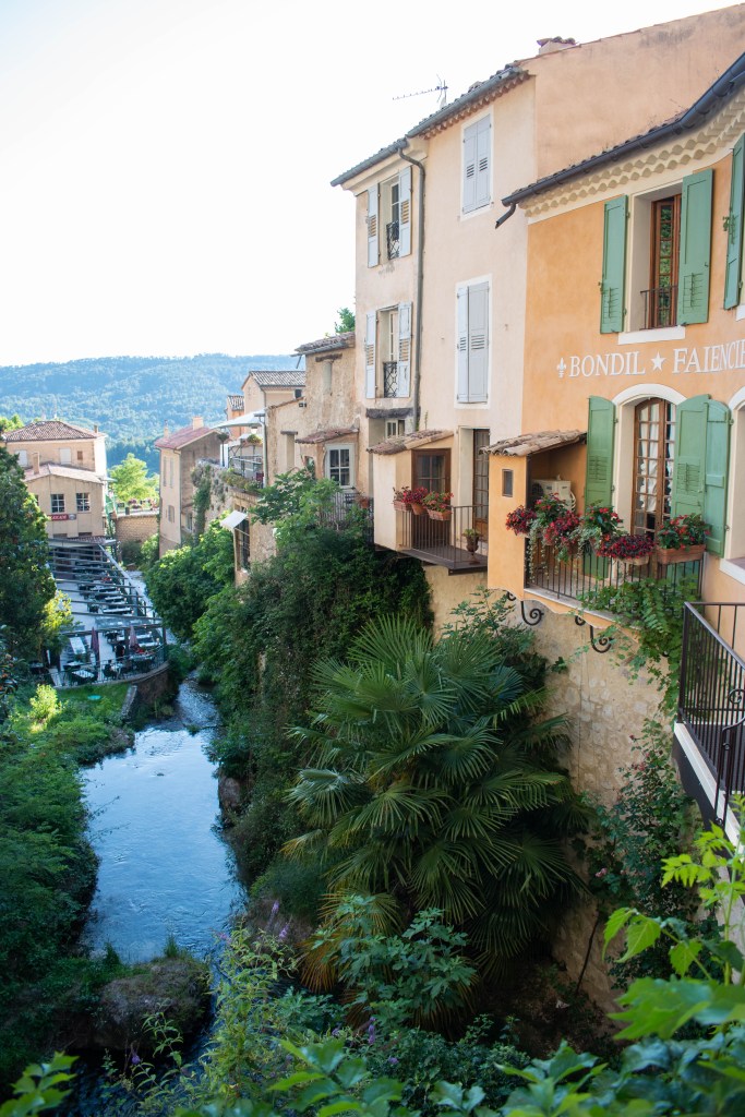 village Moustiers Sainte Marie dans les gorges du verdon