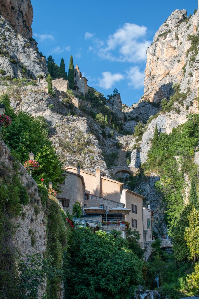 village Moustiers Sainte Marie dans les gorges du verdon