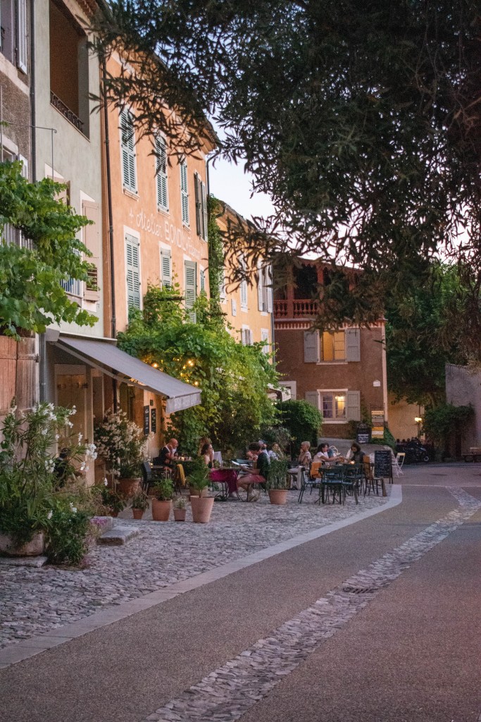 village Moustiers Sainte Marie dans les gorges du verdon