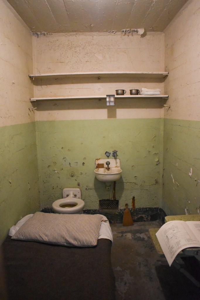 intérieur d'une cellule de la prison d'alcatraz