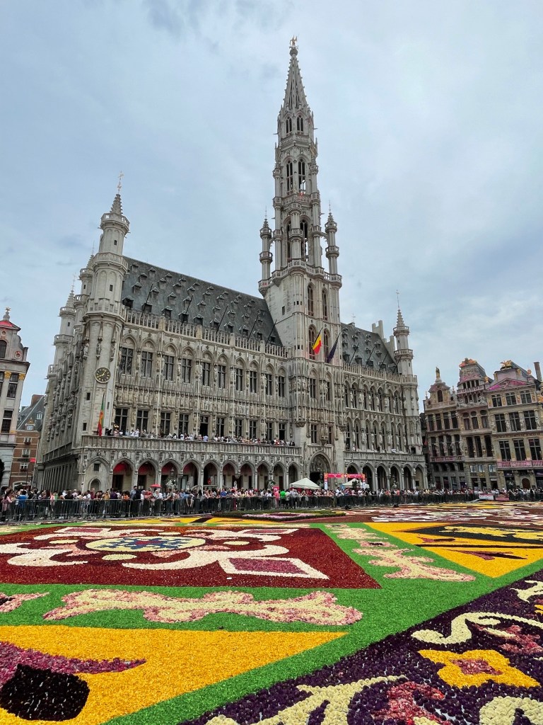 tapis de fleurs sur la grand place de bruxelles