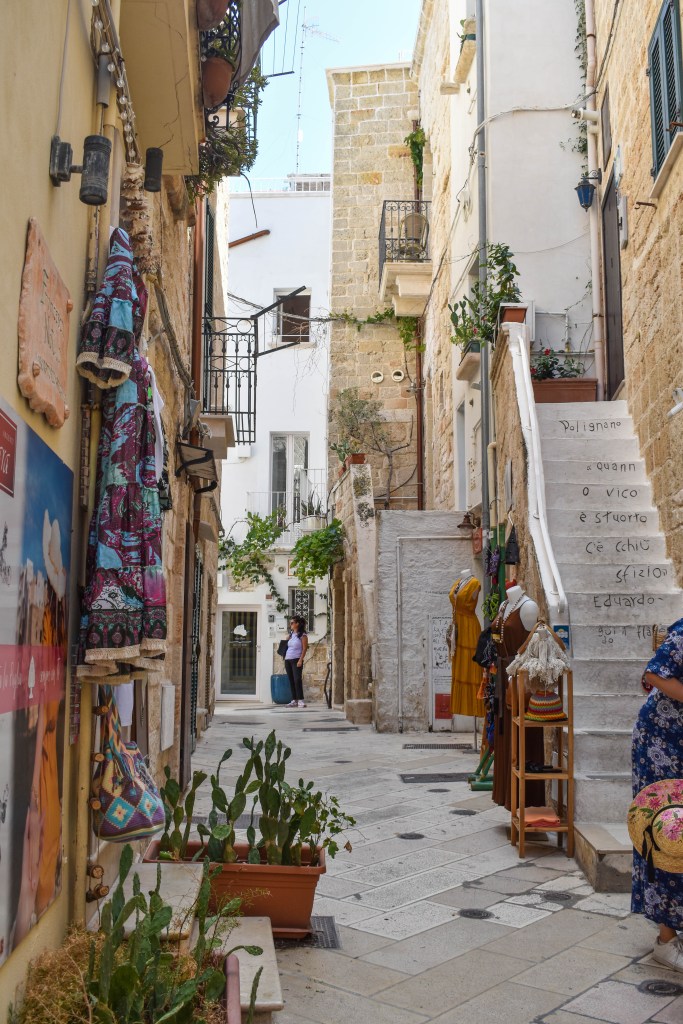 ruelle de Polignano a mare