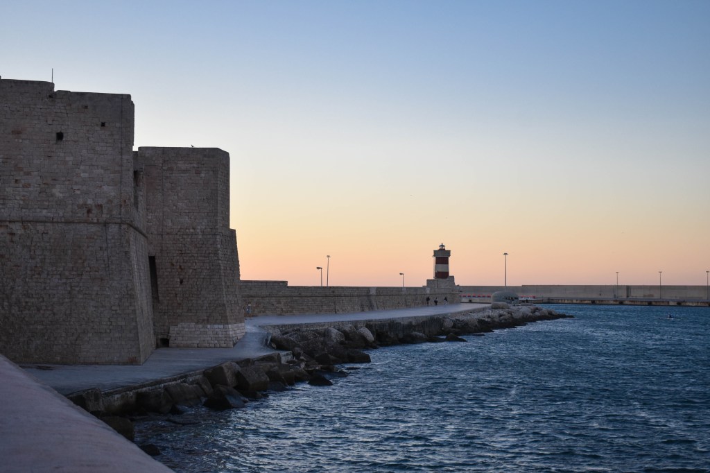 phare et remparts de Monopoli