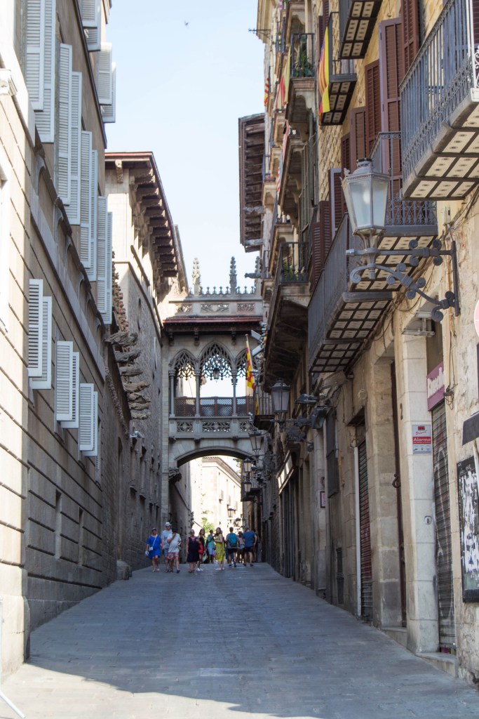 pont del bisbe quartier gothique