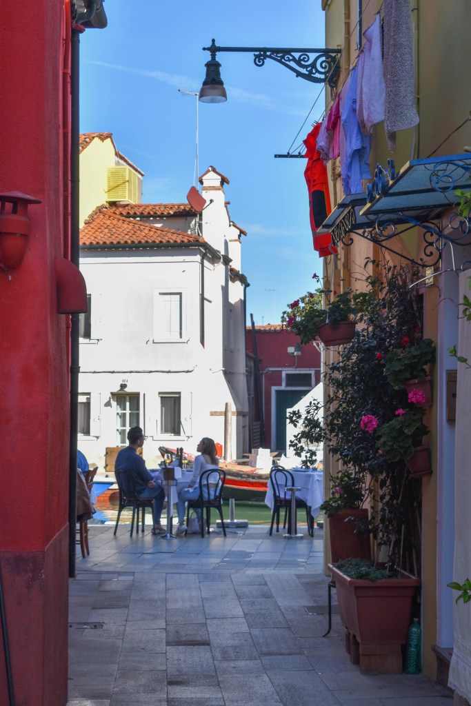 Couple en terrasse Burano