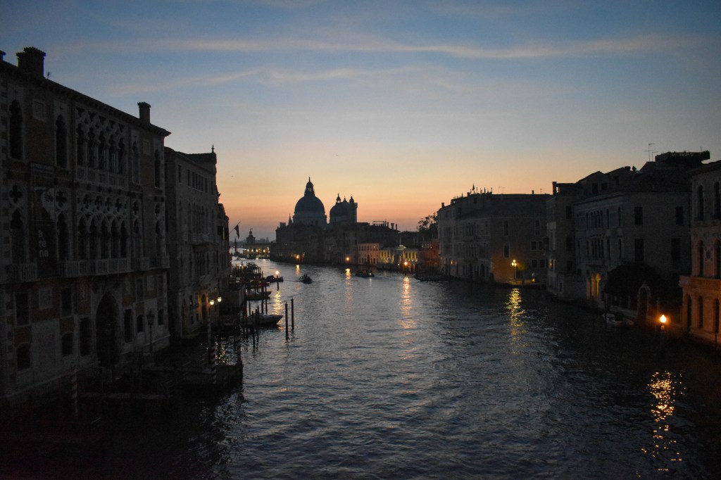 Lever du soleil sur l'église Santa Maria della Salute