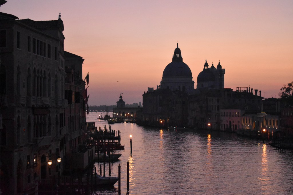 Lever du soleil depuis le Ponte dell' Accademia