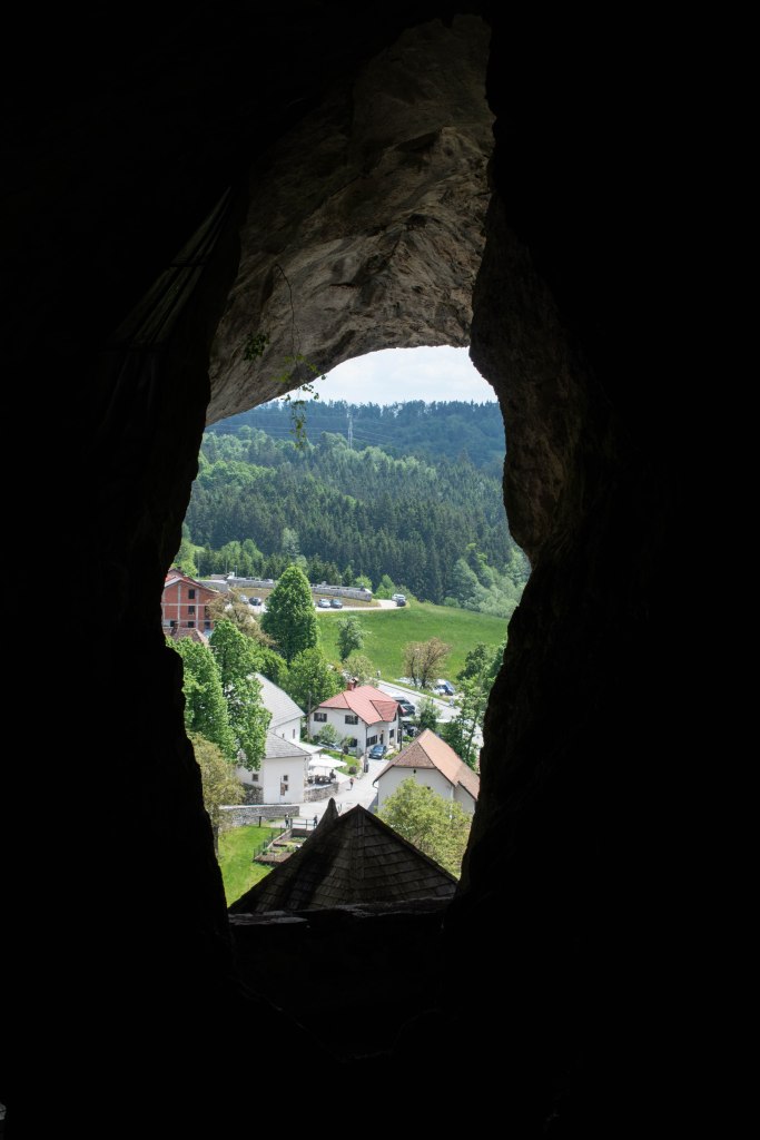 chateau troglodyte de predjama