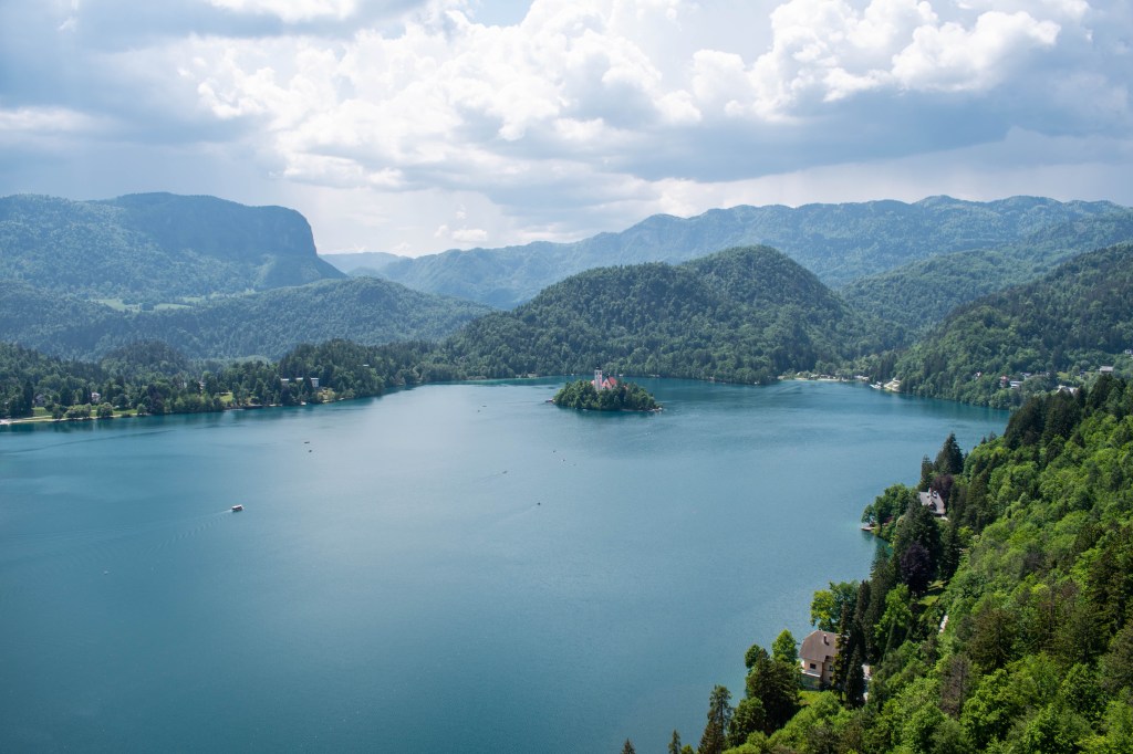 vue sur le lac de Bled depuis le château de Bled